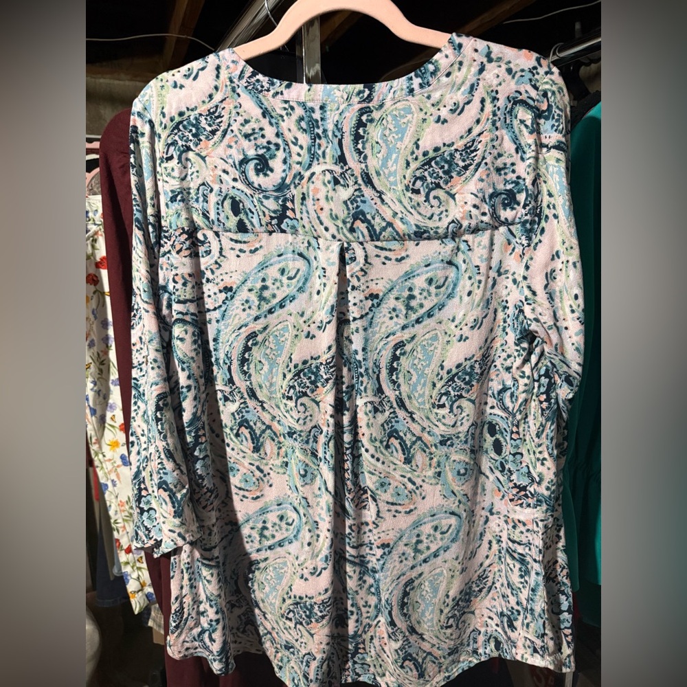 Coley Sky Paisley V-Neck Roll-Tab Blouse in Light Pink - Picture 2 of 6